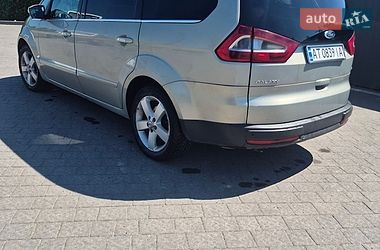 Минивэн Ford Galaxy 2009 в Долине