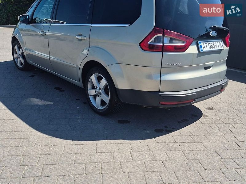 Минивэн Ford Galaxy 2009 в Долине