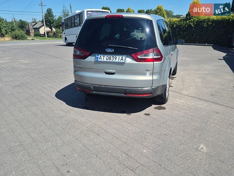 Минивэн Ford Galaxy 2009 в Долине