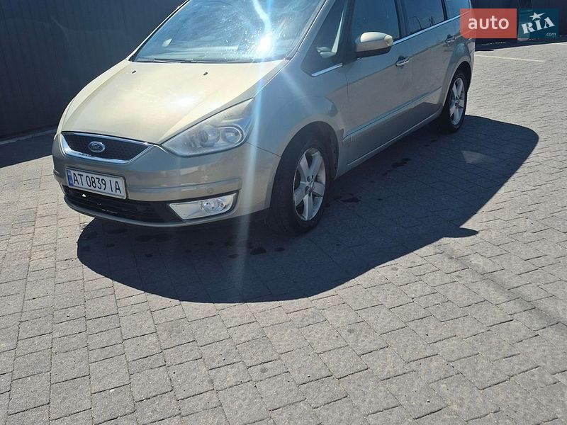 Минивэн Ford Galaxy 2009 в Долине