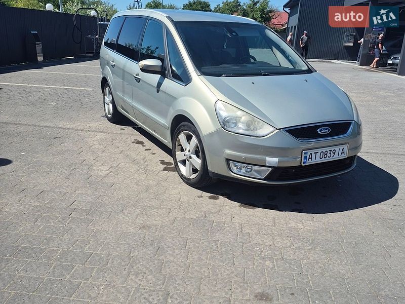 Минивэн Ford Galaxy 2009 в Долине