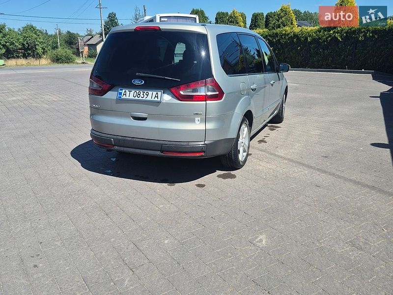 Минивэн Ford Galaxy 2009 в Долине