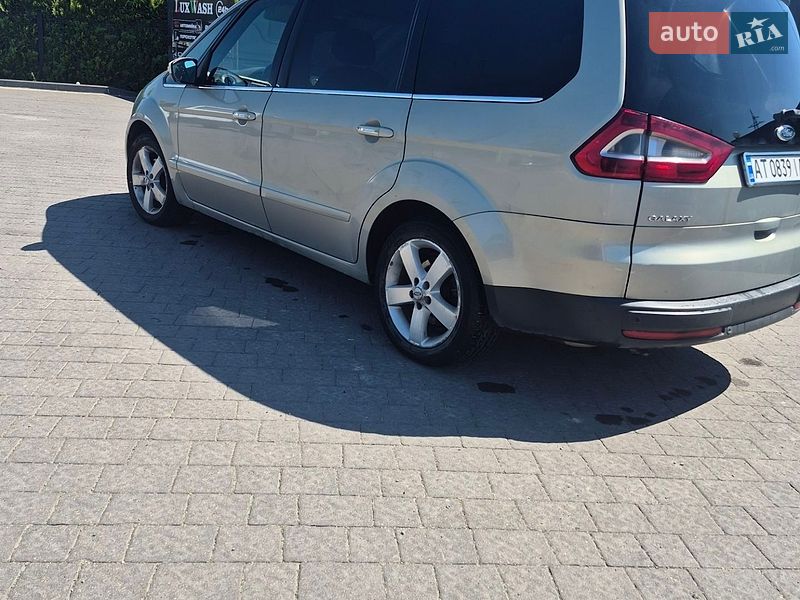 Минивэн Ford Galaxy 2009 в Долине