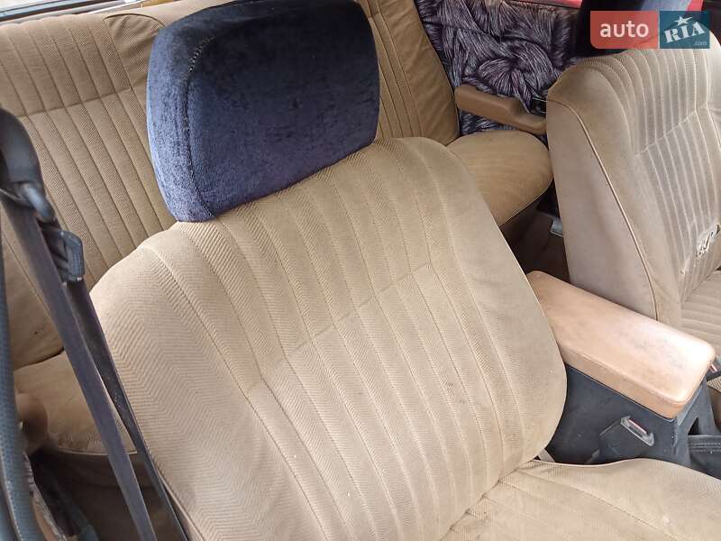 Седан Ford Granada 1979 в Дубно