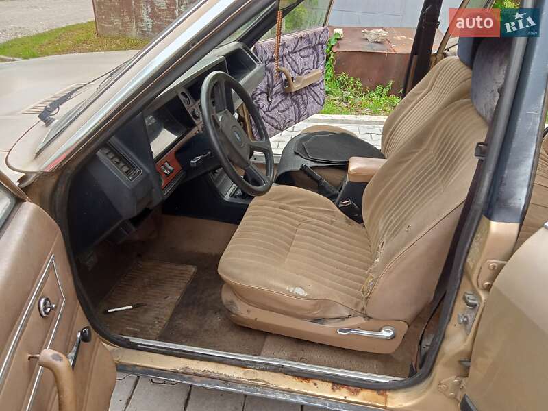 Седан Ford Granada 1979 в Дубно