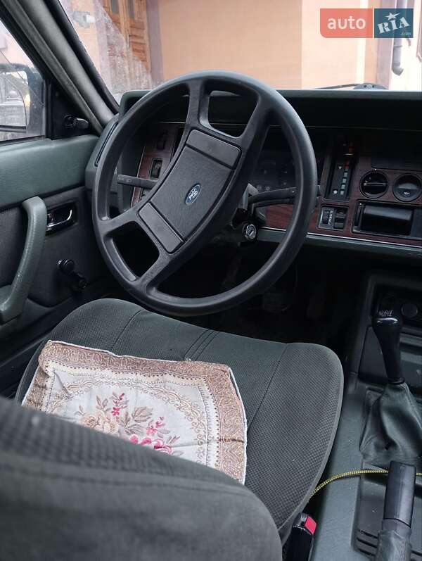 Седан Ford Granada 1982 в Черновцах