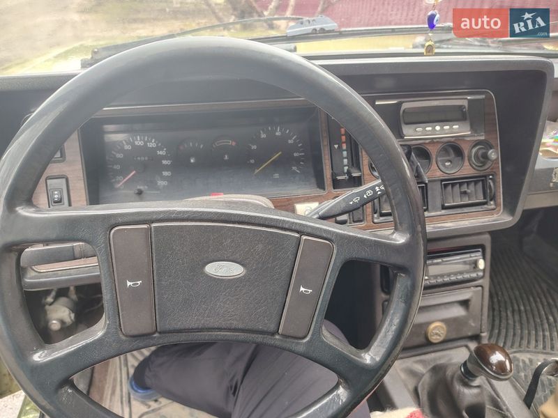 Седан Ford Granada 1982 в Каменец-Подольском