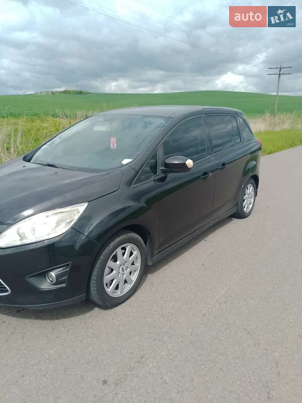 Минивэн Ford Grand C-Max 2011 в Городке
