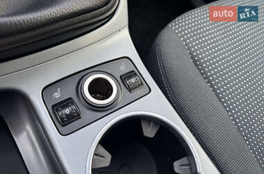 Мінівен Ford Grand C-Max 2012 в  фото 35 Мінівен Ford Grand C-Max 2012 в