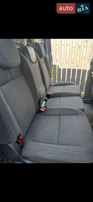 Мінівен Ford Grand C-Max 2010 в Радивиліві