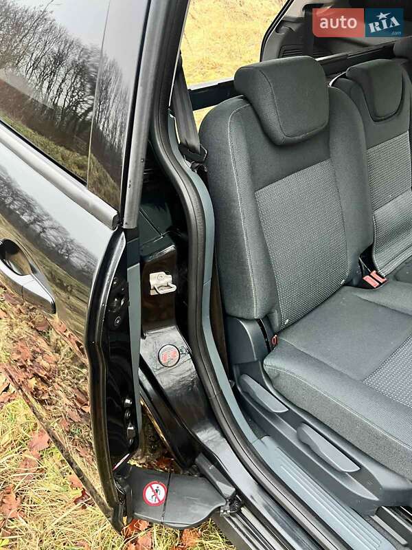 Минивэн Ford Grand C-Max 2011 в Городке