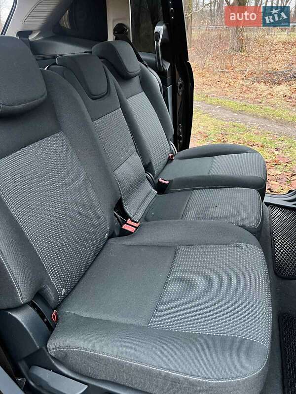 Минивэн Ford Grand C-Max 2011 в Городке