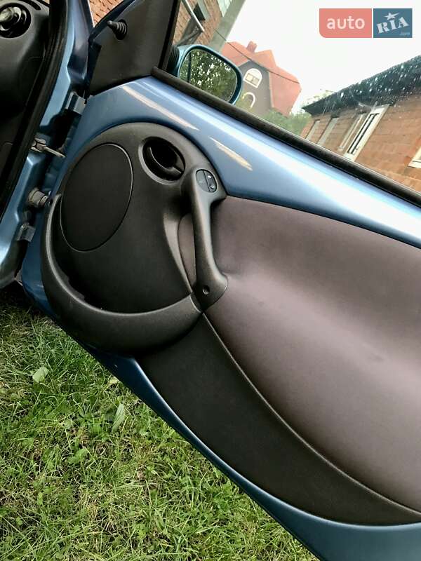 Хэтчбек Ford KA 2002 в Тячеве