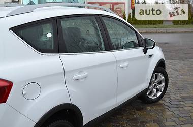 Внедорожник / Кроссовер Ford Kuga 2010 в 