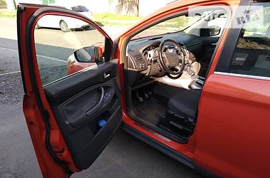 Позашляховик / Кросовер Ford Kuga 2012 в 