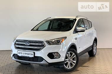 Позашляховик / Кросовер Ford Kuga 2017 в Києві