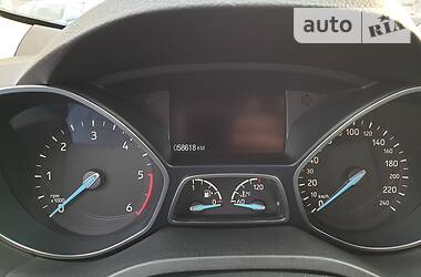 Позашляховик / Кросовер Ford Kuga 2017 в 
