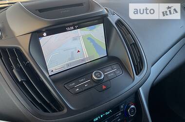 Позашляховик / Кросовер Ford Kuga 2017 в 