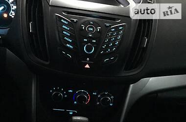 Позашляховик / Кросовер Ford Kuga 2014 в 