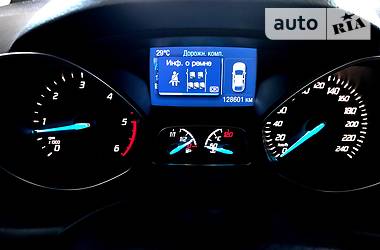 Позашляховик / Кросовер Ford Kuga 2015 в 