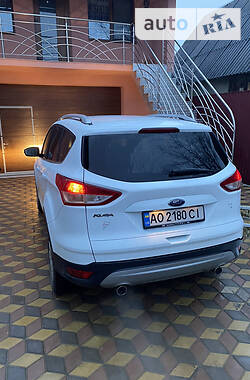 Внедорожник / Кроссовер Ford Kuga 2014 в Хусте