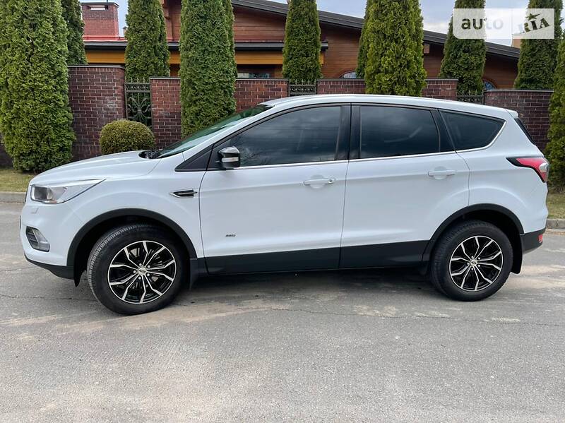 Внедорожник / Кроссовер Ford Kuga 2017 в Киеве