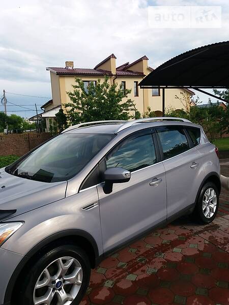 Внедорожник / Кроссовер Ford Kuga 2011 в 