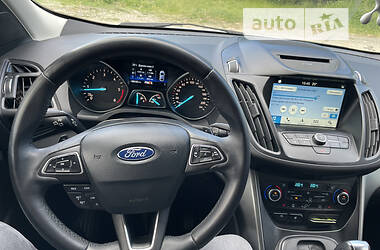 Внедорожник / Кроссовер Ford Kuga 2018 в 