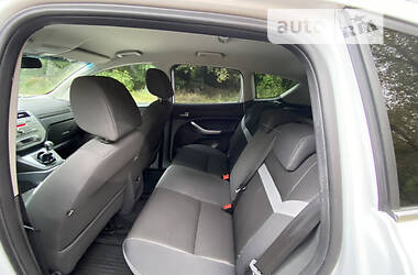 Внедорожник / Кроссовер Ford Kuga 2012 в 