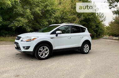 Внедорожник / Кроссовер Ford Kuga 2012 в 