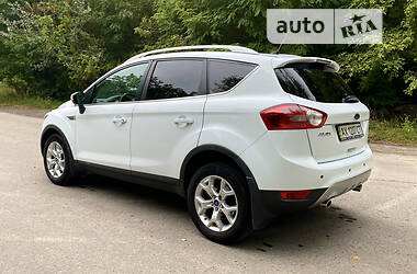 Внедорожник / Кроссовер Ford Kuga 2012 в 