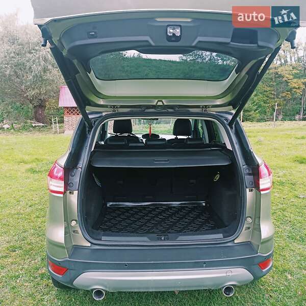 Внедорожник / Кроссовер Ford Kuga 2014 в Снятине