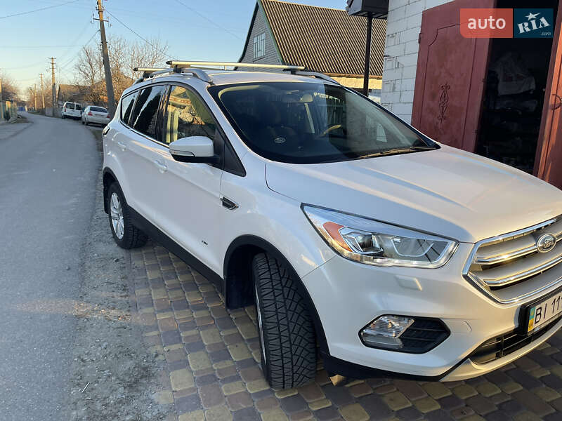 Внедорожник / Кроссовер Ford Kuga 2016 в Решетиловке