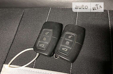Позашляховик / Кросовер Ford Kuga 2010 в 