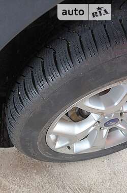 Внедорожник / Кроссовер Ford Kuga 2013 в 
