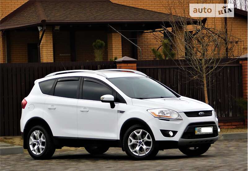 Внедорожник / Кроссовер Ford Kuga 2013 в 