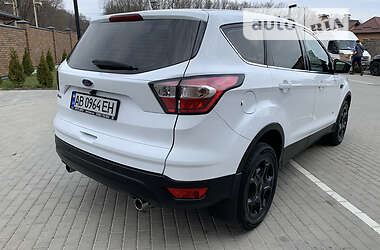 Внедорожник / Кроссовер Ford Kuga 2017 в 