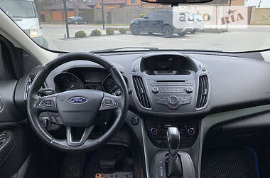 Внедорожник / Кроссовер Ford Kuga 2017 в 