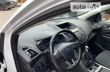 Внедорожник / Кроссовер Ford Kuga 2017 в 