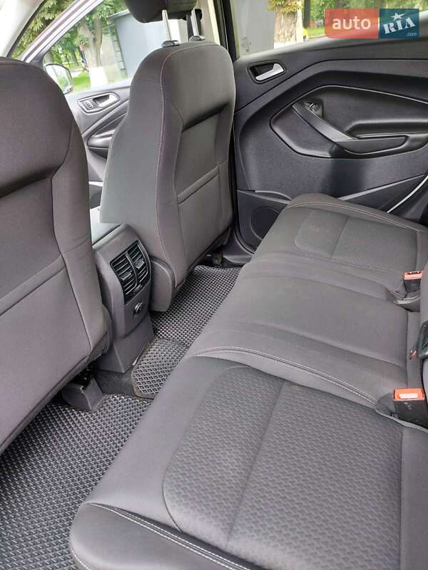 Внедорожник / Кроссовер Ford Kuga 2017 в Хмельницком