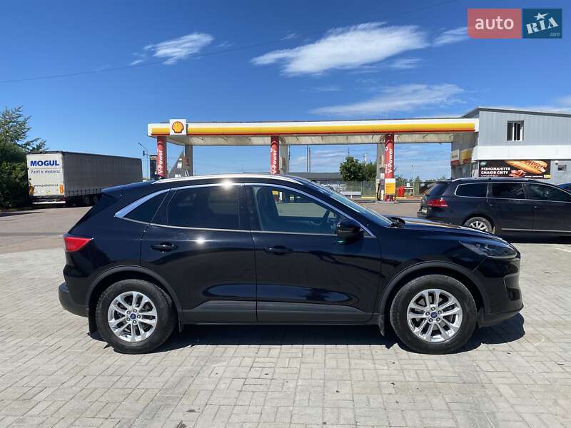Внедорожник / Кроссовер Ford Kuga 2021 в Львове