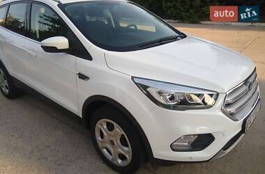 Позашляховик / Кросовер Ford Kuga 2017 в Вараші