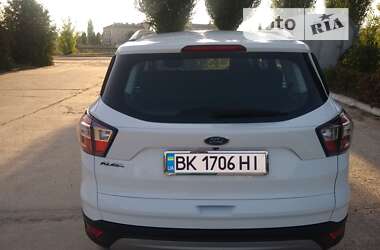 Позашляховик / Кросовер Ford Kuga 2017 в Вараші