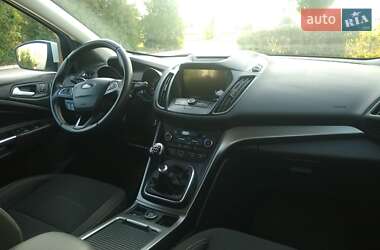 Позашляховик / Кросовер Ford Kuga 2017 в Вараші