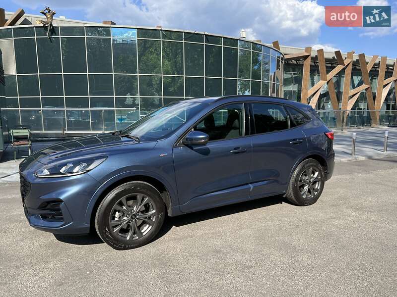 Внедорожник / Кроссовер Ford Kuga 2021 в Киеве