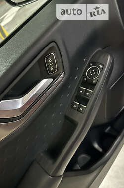 Позашляховик / Кросовер Ford Kuga 2020 в 