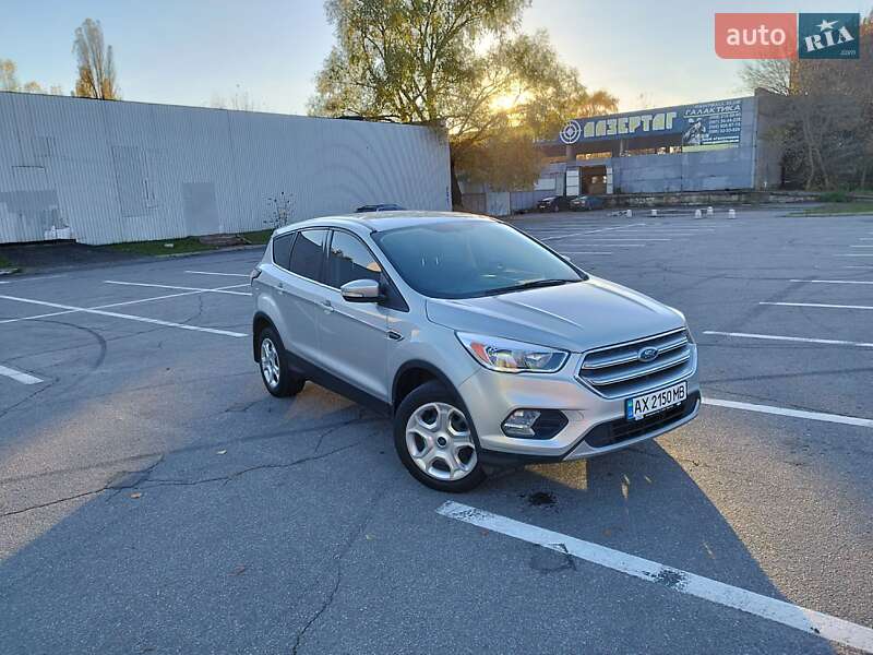 Внедорожник / Кроссовер Ford Kuga 2017 в Чутове
