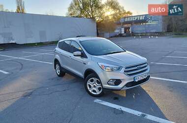 Внедорожник / Кроссовер Ford Kuga 2017 в 