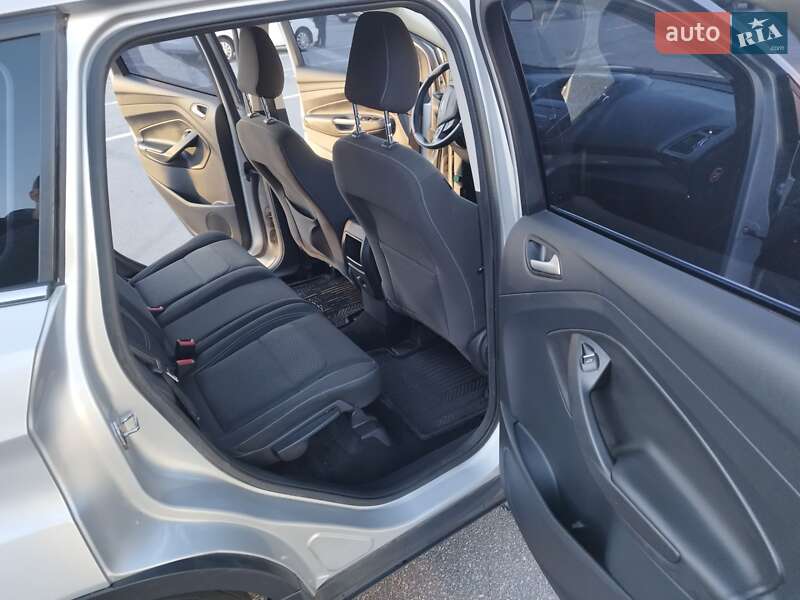 Внедорожник / Кроссовер Ford Kuga 2017 в Чутове