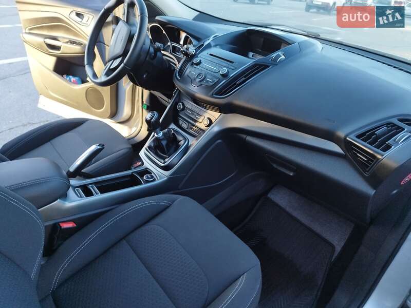 Внедорожник / Кроссовер Ford Kuga 2017 в Чутове